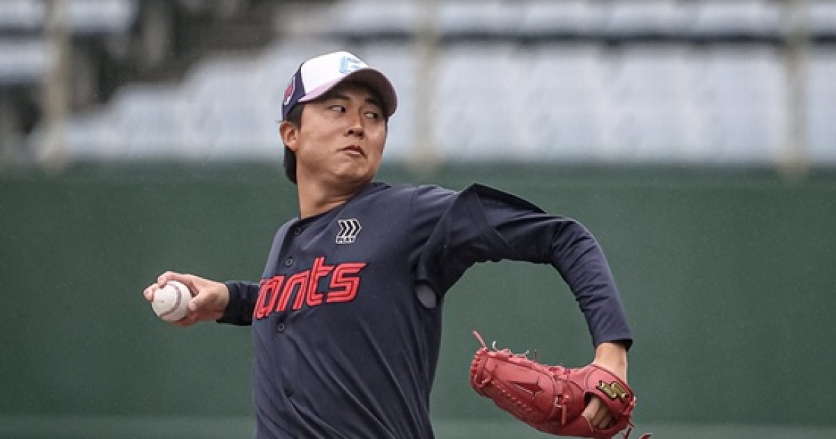 '155km 강속구 어디갔어?' 첫 등판서 최저 140km...롯데 '亞쿼터' 첫 선발 투구, 기대한 장점 안 보였다→5선발 이대로 탈락하나 [미야자키 캠프]