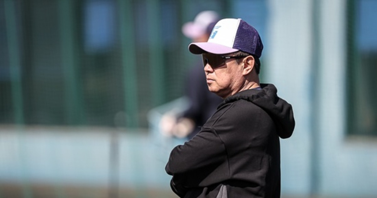 "변수라고 해봐야 한 명 정도" 고·나 빠진 롯데, 주전 라인업 윤곽 드러났다...이제 남은 건 '핫코너' 4대1 불꽃 경쟁 [미야자키 캠프]