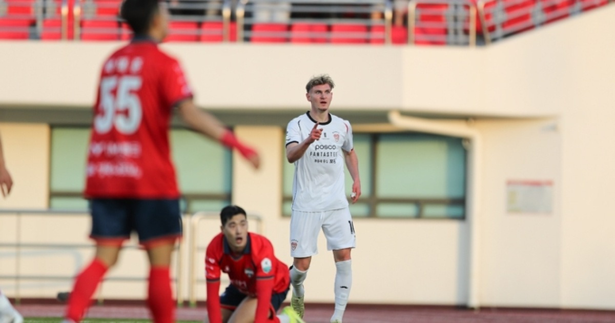 포항스틸러스의 마수걸이 골, 김천상무와 1-1 무승부