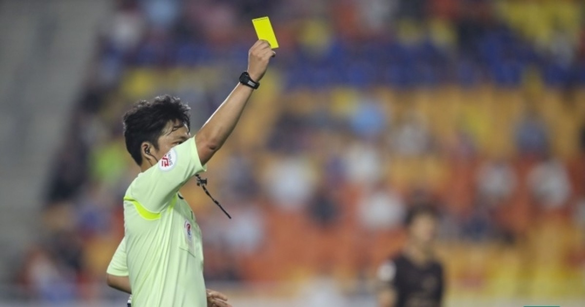 K리그 개막전 역사상 최초의 사고, 주심 부상으로 경기 중단