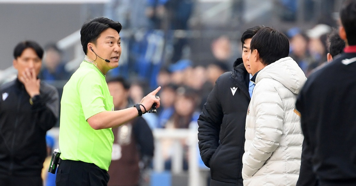 2026년 K리그1 '1호 교체'는 선수 아닌 이동준 심판→전반 2분 부상교체…1호골은 울산 야고