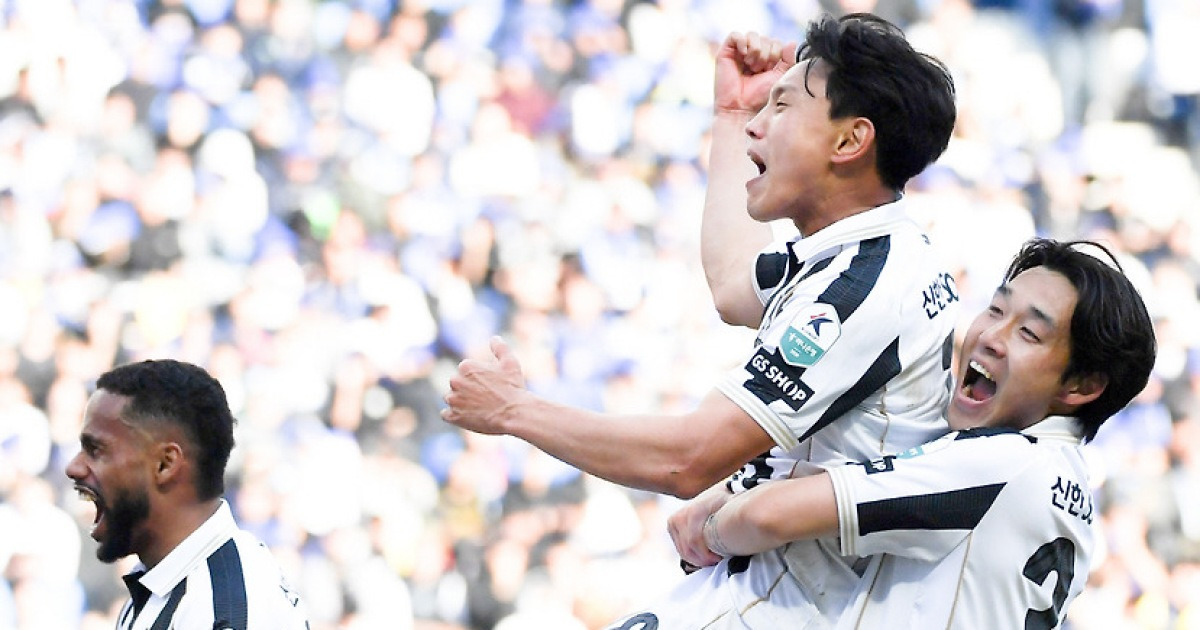 서울, 송민규와 조영욱의 연속골로 인천에 2-1 승리