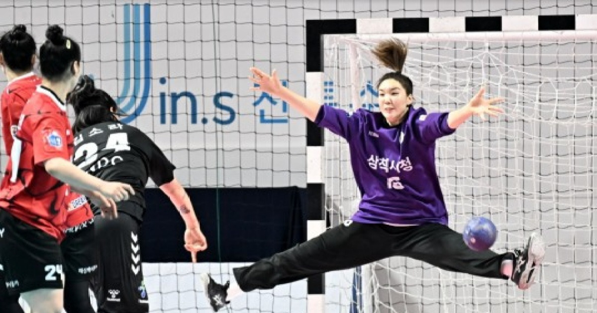 '이연경 종료 5분 전 3연속골' 삼척시청, 경남개발공사 제압...핸드볼 H리그 10승