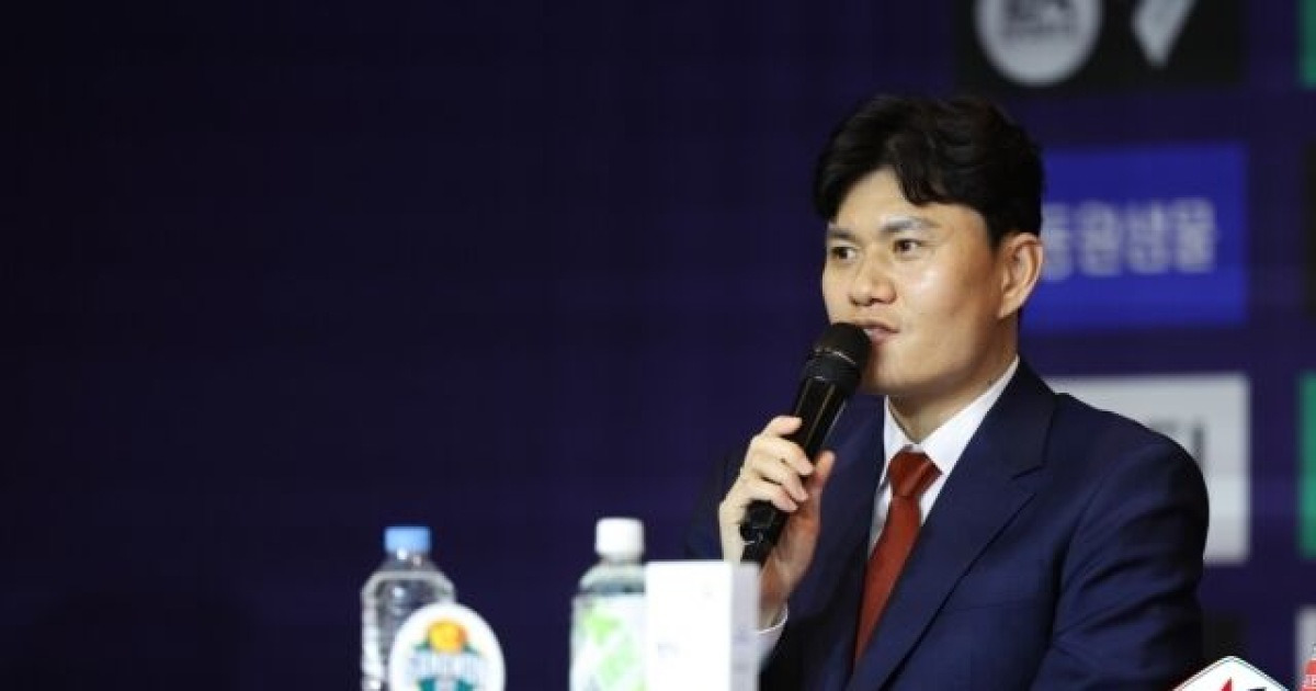 "선수들과 하루하루 행복한 시간을 보내는 것이 목표"…'3년 연속 파이널A 진출' 꿈꾸는 강원 정경호 감독의 바람