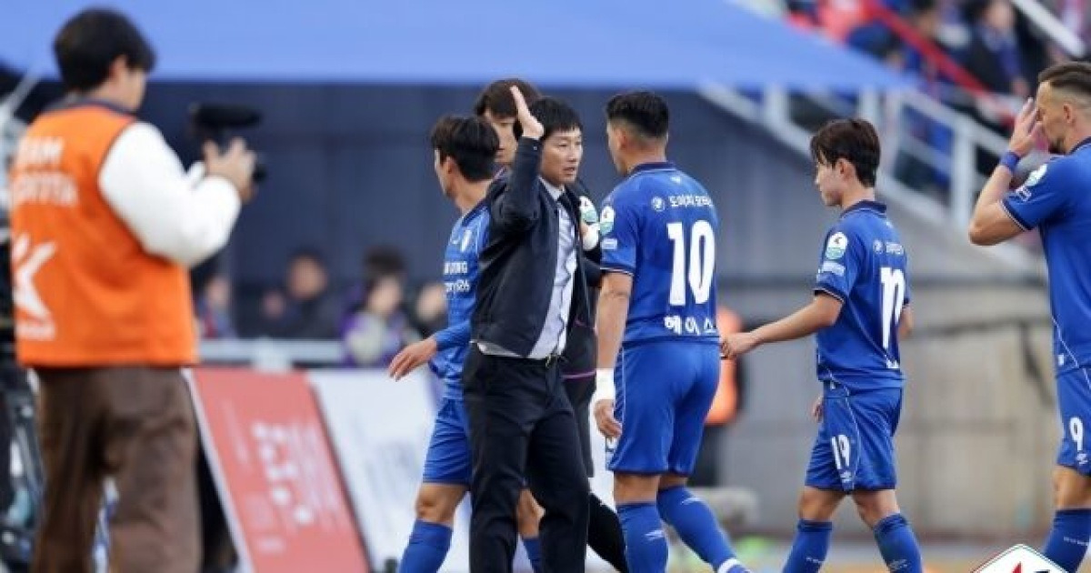 수원, 서울 이랜드 FC와의 개막전서 2-1 승리...이정효 감독 데뷔전 승리