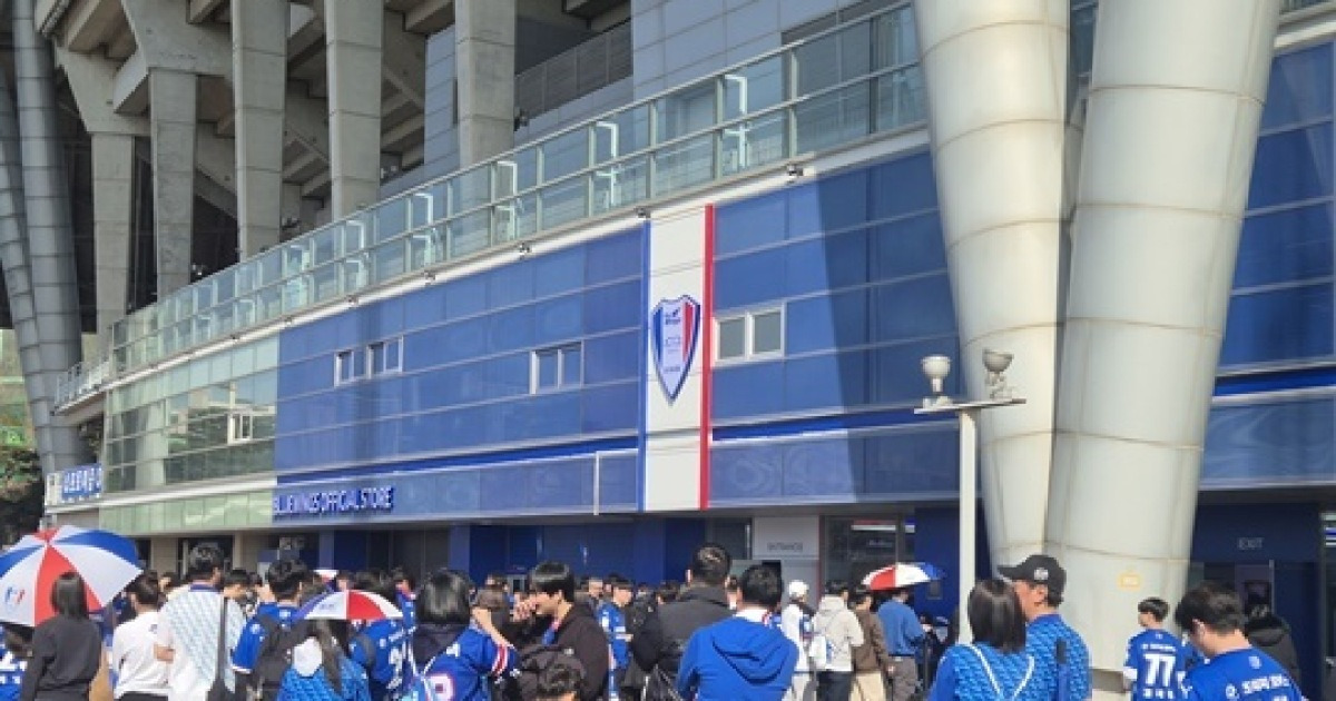 수원 월드컵 경기장, 축구 열기 가득