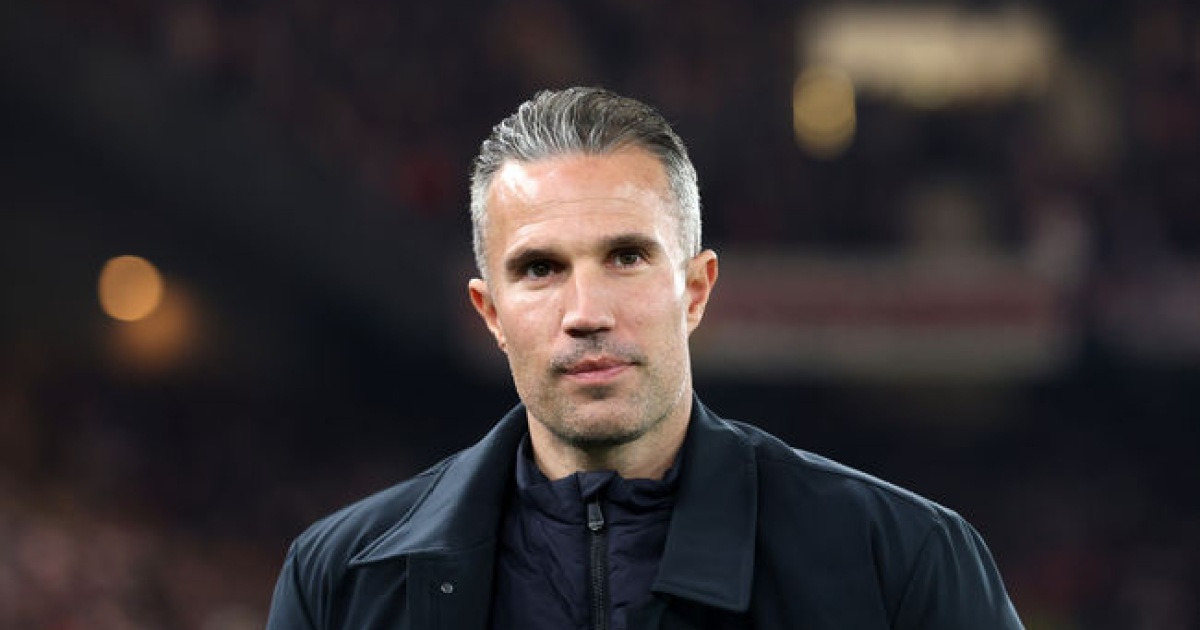 스털링, 페예노르트 데뷔전서 혹평에 직면... 반 페르시는 방패를 들다