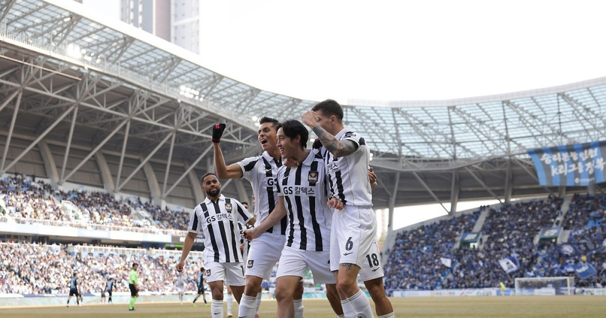 2026시즌 K리그 개막전, 주심 부상으로 인한 교체 사태 발생