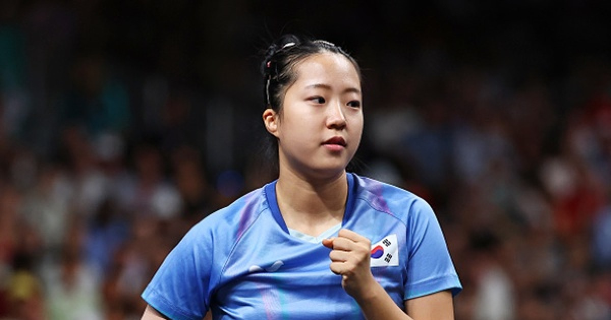 '탁구 간판' 신유빈, 싱가포르 스매시 혼합복식 이어 여자복식도 준우승