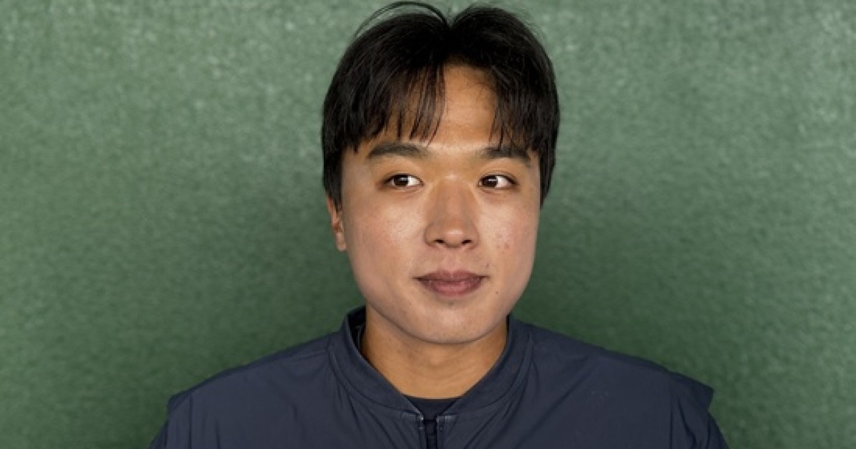 롯데 신인 투수 박정민, 2차 스프링캠프 생존 성공... 김원중과 호흡 맞추기
