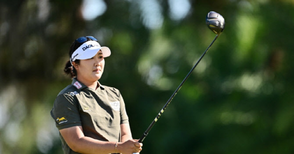 유해란, LPGA 통산 4승 정조준…"1타 뒤에 있어서 오히려 편안해"