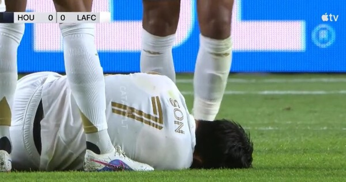 '쓰러져 못 일어나던' 손흥민, 프리킥 차기 전까지 철렁했던 순간[스한 스틸컷]