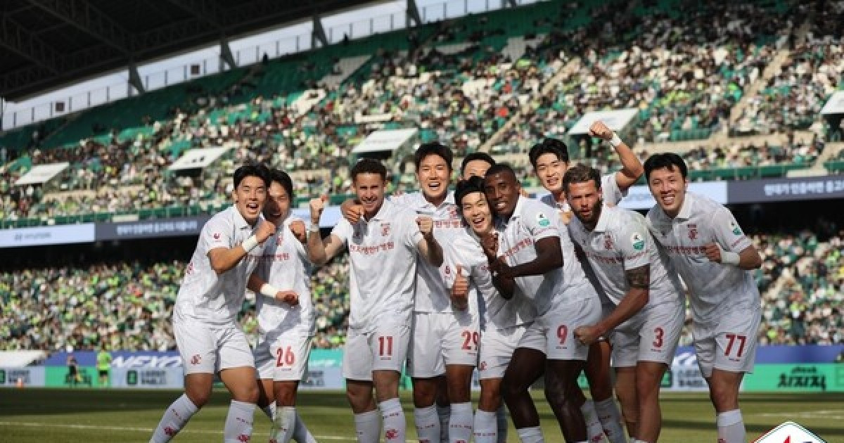 부천 FC, 전북 현대에 3-2 역전승... K리그1 데뷔전서 기적의 승리