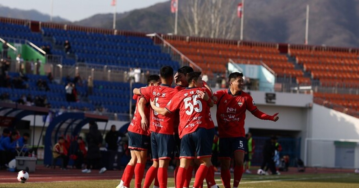 김천상무, 포항스틸러스와 1대 1 무승부... 2026시즌 첫 경기 마치다