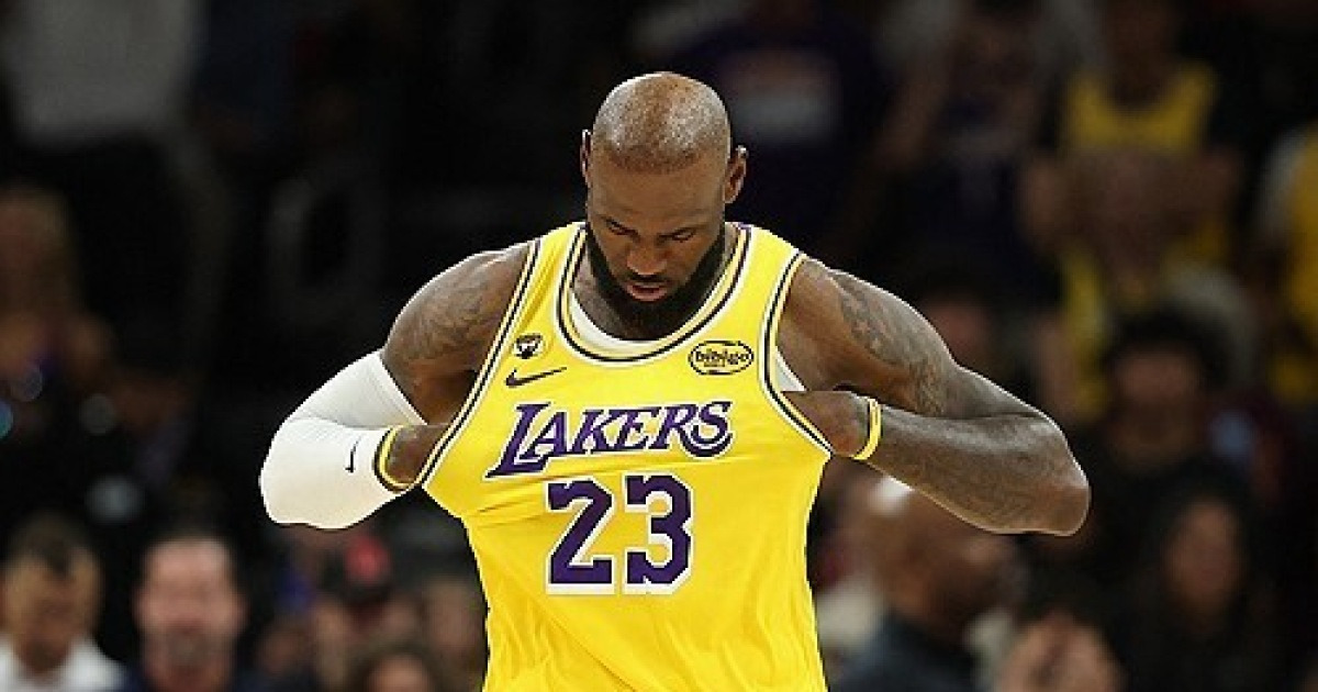 "마지막 시즌이었으면..." 르브론을 향한 레이커스 전 감독의 냉정한 발언이 논란