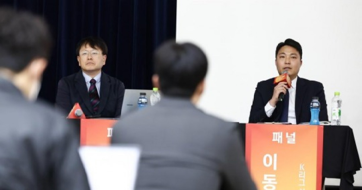 'K리그 시즌 첫 교체는 심판'...킥오프 2분 만에 부상 교체