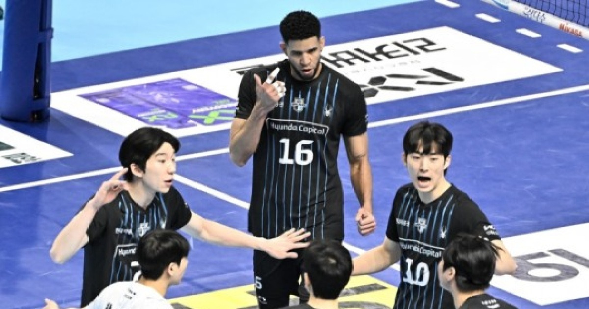 현대캐피탈, OK저축은행 꺾고 선두 대한항공과 승점 1점 차追격