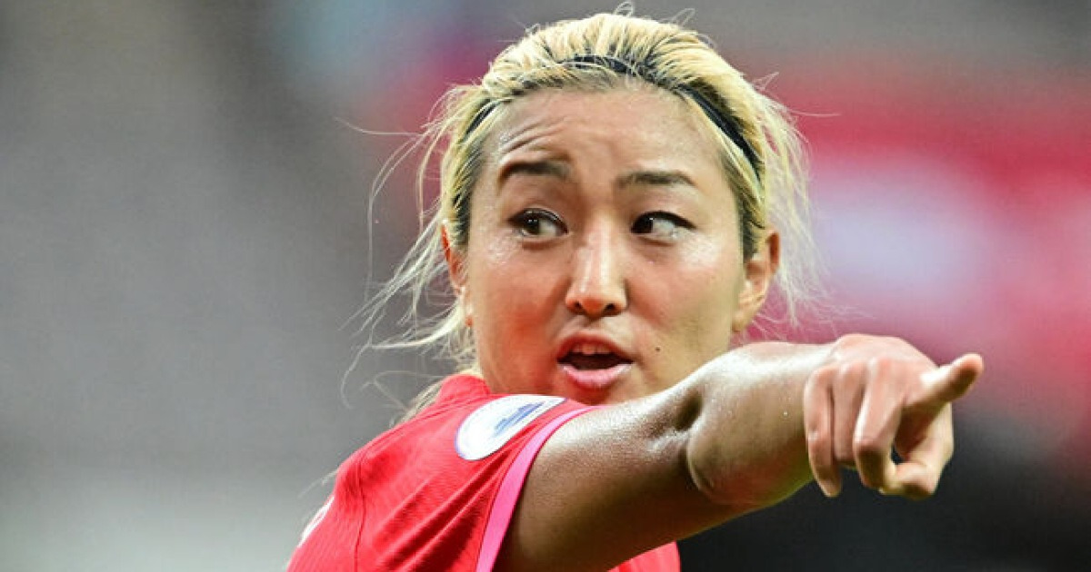 '프라다 입고 비즈니스 타야 축구하지'... '논란 만발' 女 대표팀, 성적 안 나오면 어쩌냐