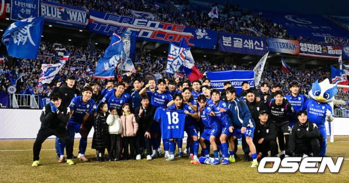 '십자인대→십자인대→무릎 반월판 손상' 또 수술 앞둔 최지묵...수원 삼성, '18번 유니폼' 들고 승리 바쳤다[오!쎈 수원]