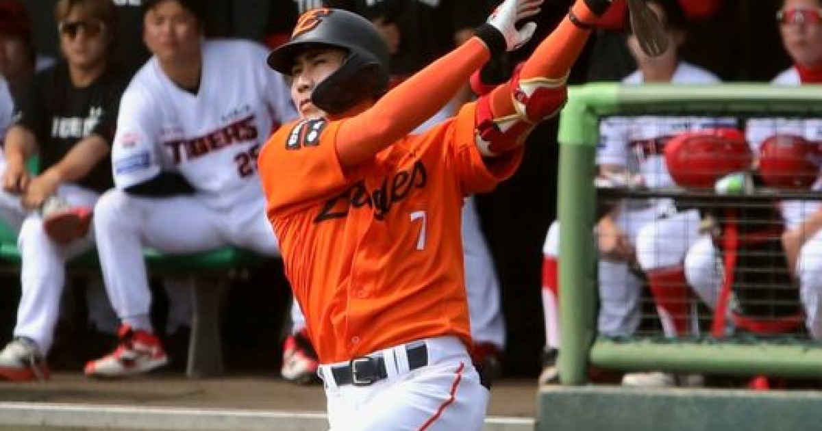 '심우준 결승 2타점' 한화, KIA 5-0 완파하고 연습경기 3연승! 화이트+에르난데스 6이닝 8K 무실점 합작 [오키나와 리뷰]