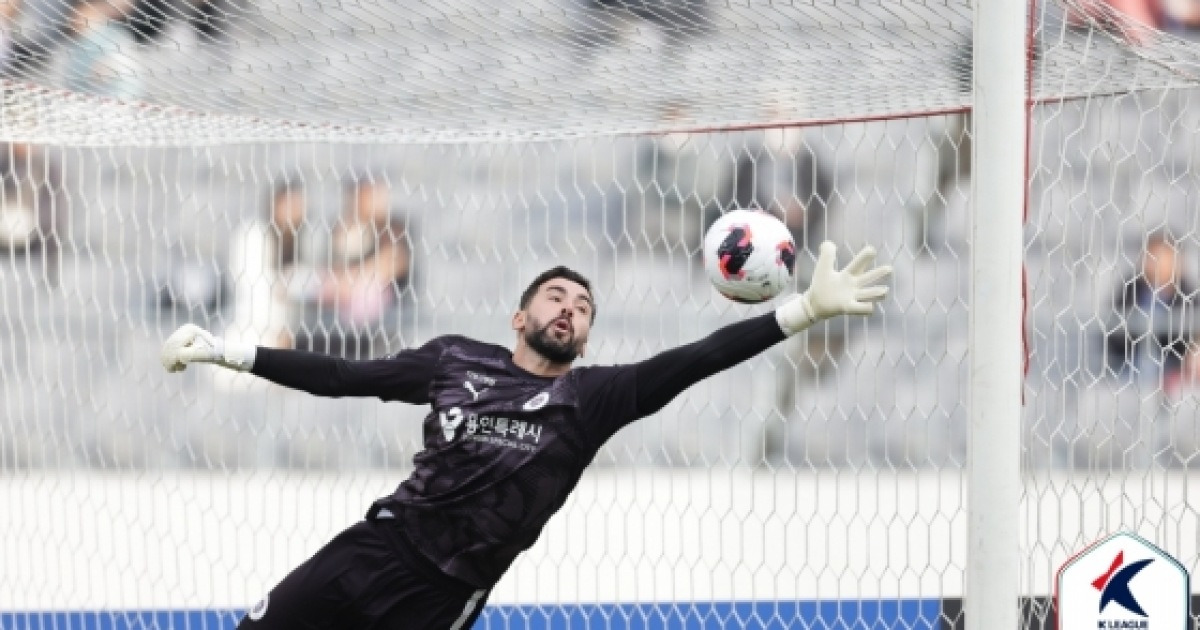 용인FC, 노보의 불안한 데뷔전...신의손의 포스 재현은 시간이 필요할까