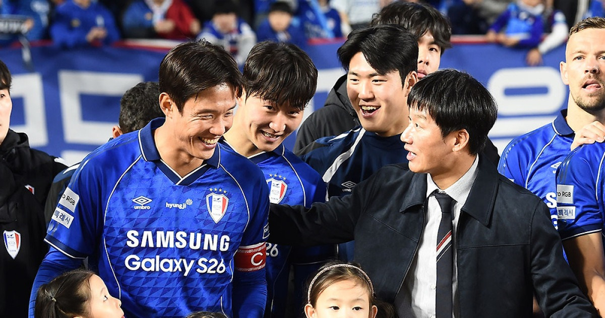 "수원 오길 잘했다" 홍정호, 이정효 리더십에 존경심 폭발…"이런 감독님 없다, 짐 덜어 보답하고 싶어" [현장인터뷰]