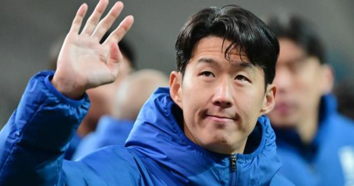 손흥민도 '입 가리면' 카드 받는다? 황당 규정 생긴다…월드컵 앞두고 규정 변경→입 가릴 경우 경고·퇴장 사유