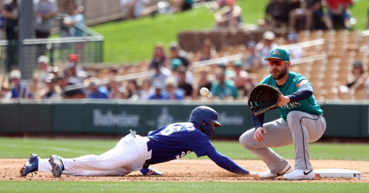 '35홈런에도 KIA와 재계약 불발' 이 선수 어쩌나…시범경기 타율 0.100 부진, 빅리그 재입성 가능할까