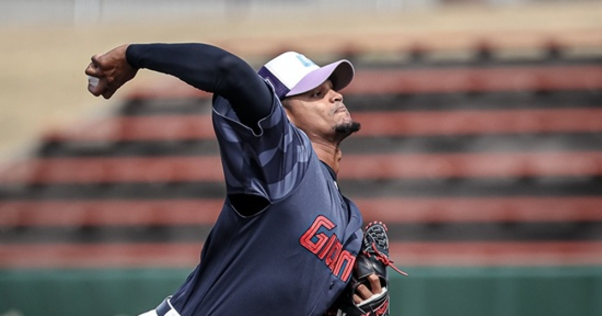 롯데, 3년 만에 지바 롯데에 승리...스프링캠프 마운드·타선 호조