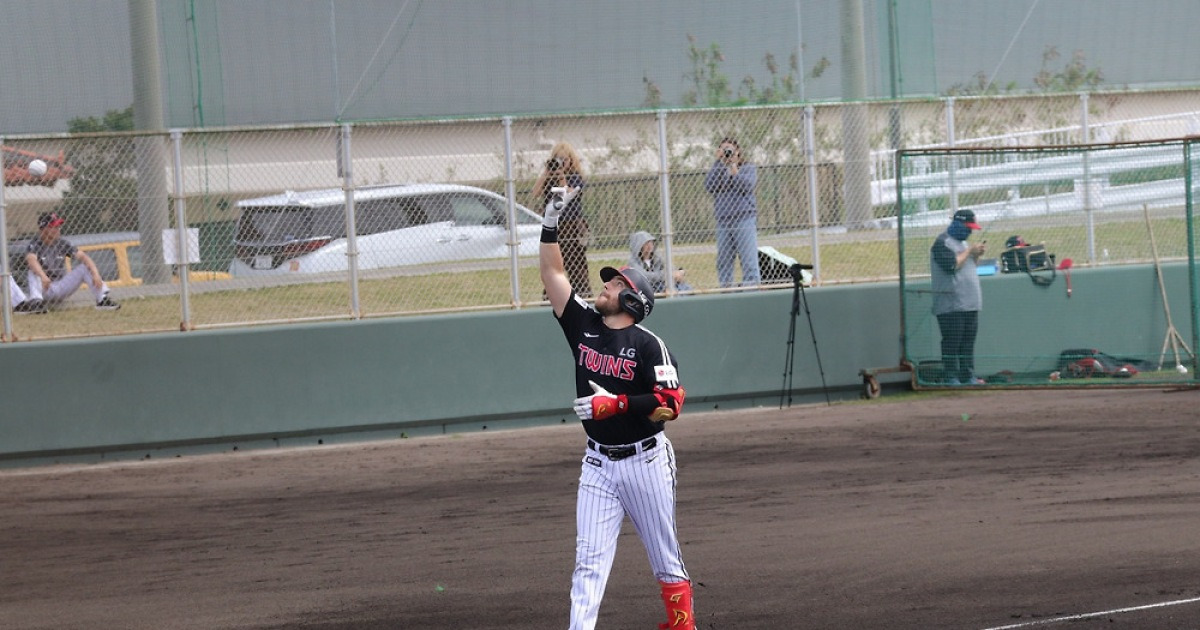 LG와 KT, 7-7 동점으로 끝난 뜨거운 연습경기