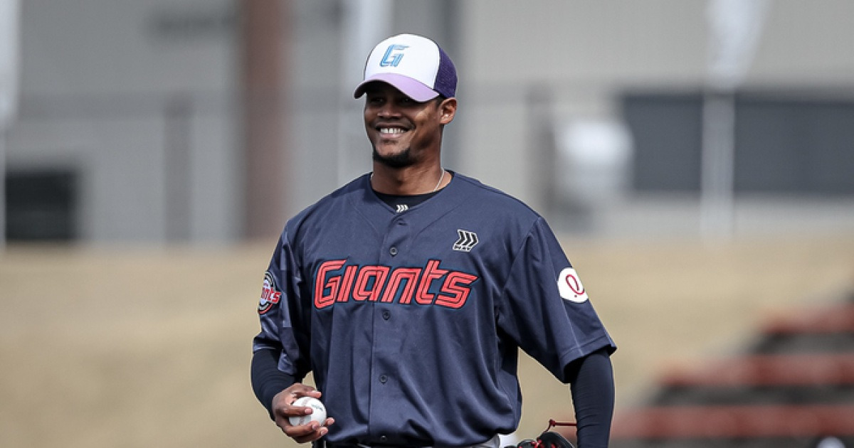 새로운 전력, 롯데의 기대주: 엘빈 로드리게스와 제레미 비슬리