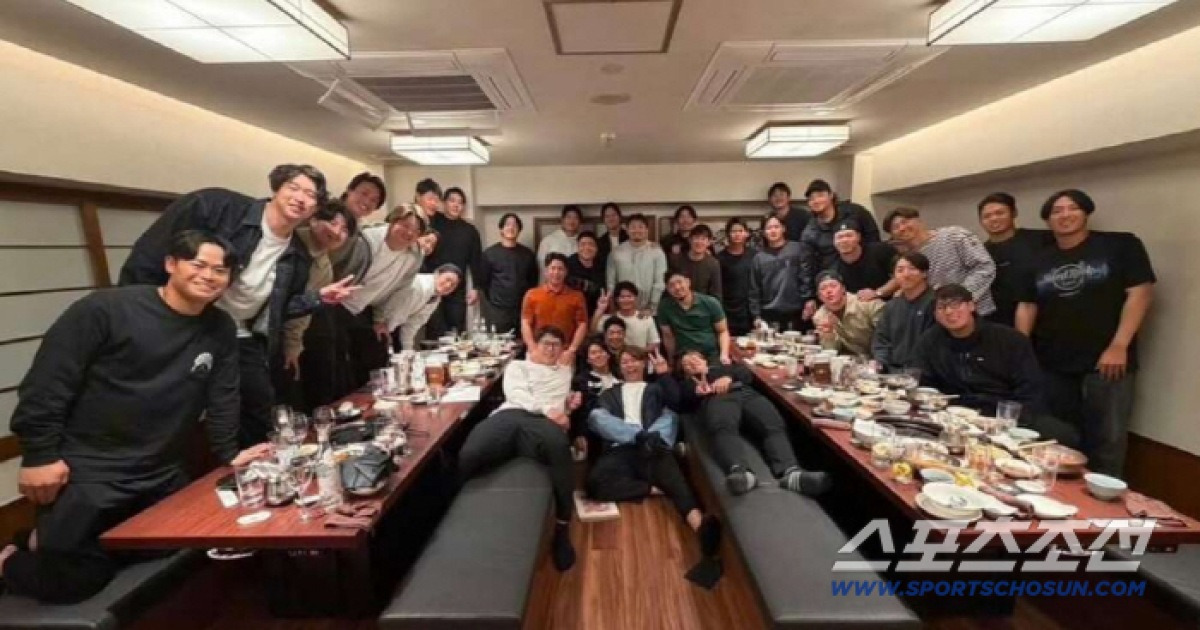 30명 전원 참석 불고기집 회식, 사무라이재팬 음식값은 누가 냈나? 지난해 1485억원 번 오타니 아닌 37세 최연장자 스가노 부담[민창기의 일본야구]
