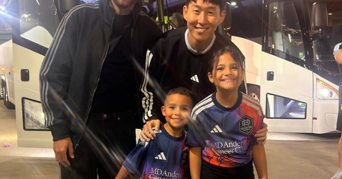 손흥민과의 '가족 인증샷 자랑' 절대로 참을 수 없었다, 아들+딸 총출동 '월클의 품격'...."경기장 안팎의 스타"