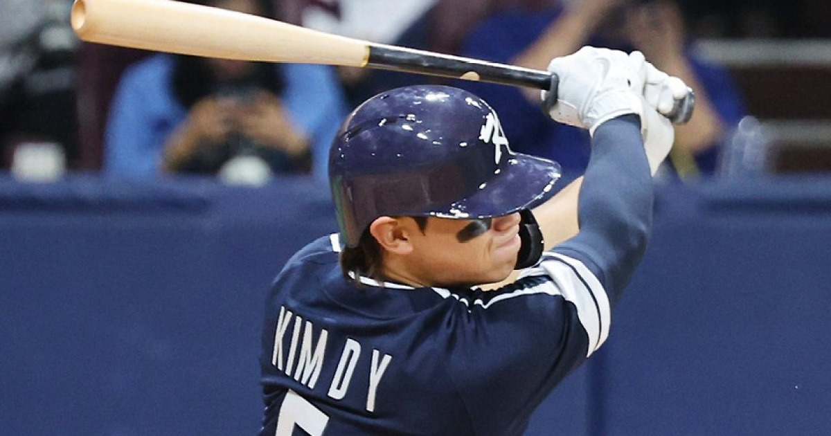 동점포 쏘아올린 김도영…09km 커브로 日타자 잠재운 류현진