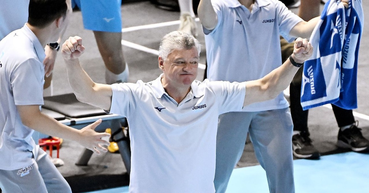 명지도자 헤난 감독도 "처음이야"… 항공 VS 현대 치열한 경쟁