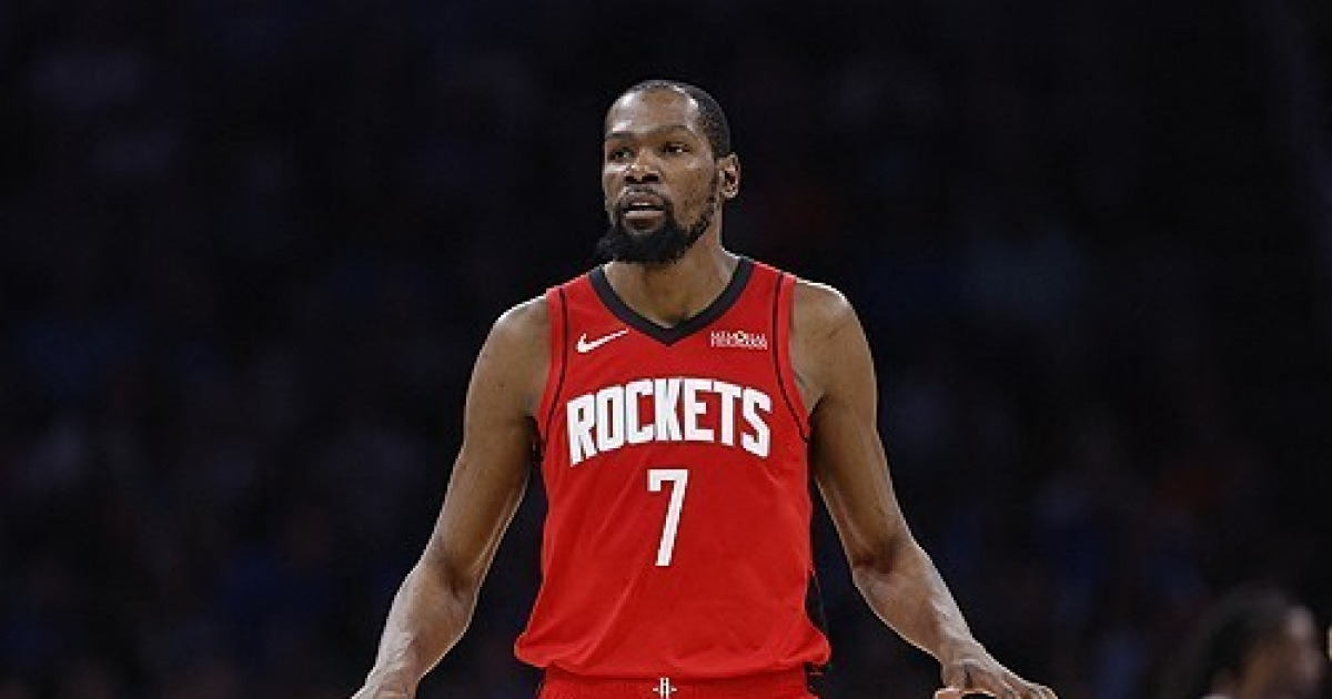 '이게 NBA지!' 에이스들의 불꽃 튀는 신경전, 경기 후 훈훈한 마무리로 마침표