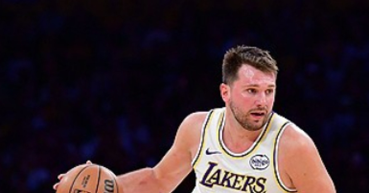 돈치치·르브론 동시 폭격…레이커스, 새크라멘토 완파하고 2연승 질주