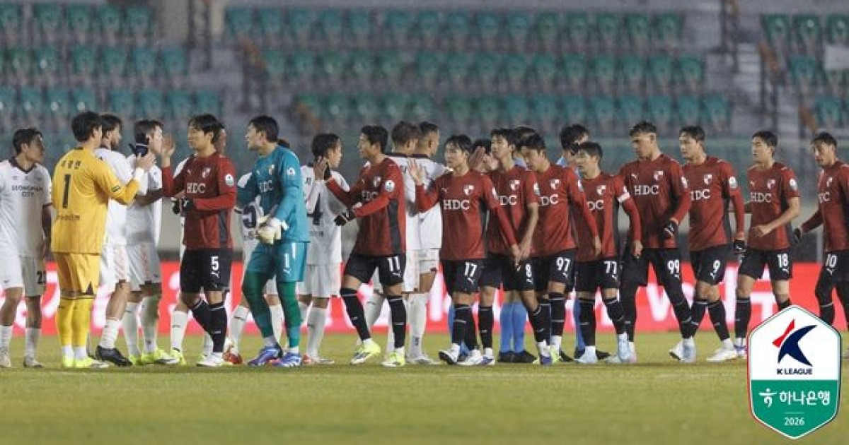 '크리스찬 선제골→김민혁 자책골' 부산-성남, 비바람 속 승자 없었다...개막전 1-1 무승부