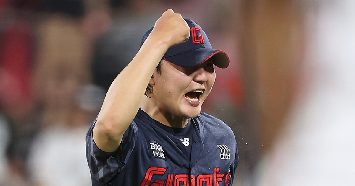 최고 구속이 144km, 정철원에게 도대체 무슨 일이…"아버지같은 분" 김태형 감독은 기다린다