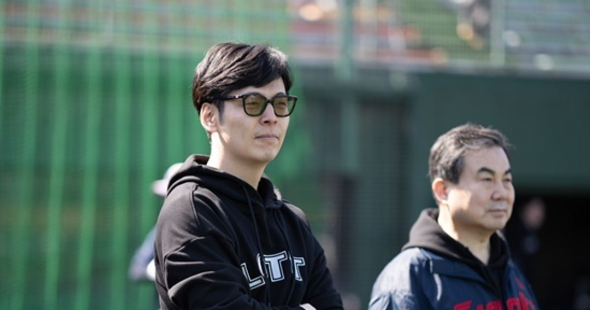 '롯데그룹 황태자' 한·일 자매구단 직접 격려했다!…선물 들고 미야자키 방문 "교류 통해 좋은 성적 거두길" 당부 [미야자키 스케치]