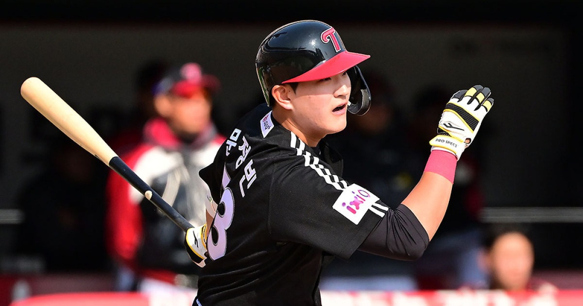 문정빈, 솔로포 폭발... LG, KT와 연습경기서 무승부