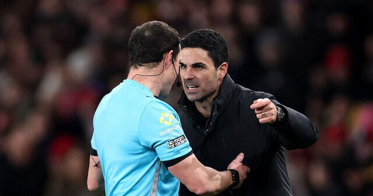 VAR 논란, 새로운 대안으로 부상하는 '코치 챌린지 시스템'