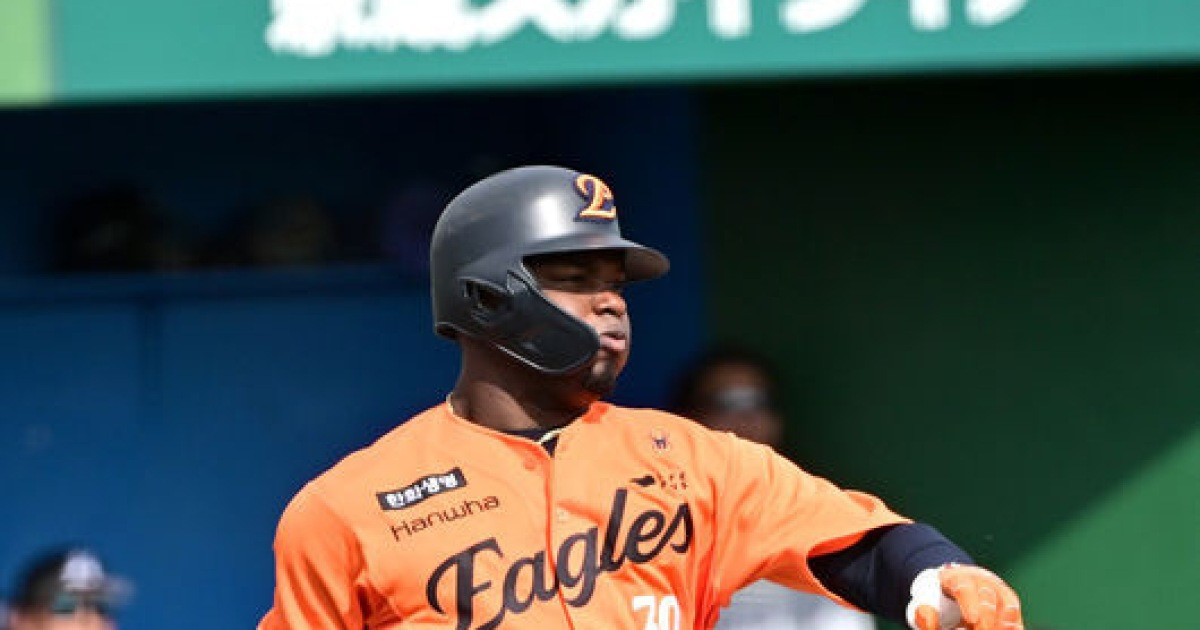 홈런홈런홈런홈런홈런! 한화 '닥공' 콘셉트 제대로 잡았다…삼성에 11-7 뒤집기승, 연습경기 5연승 질주 [오!쎈 오키나와]