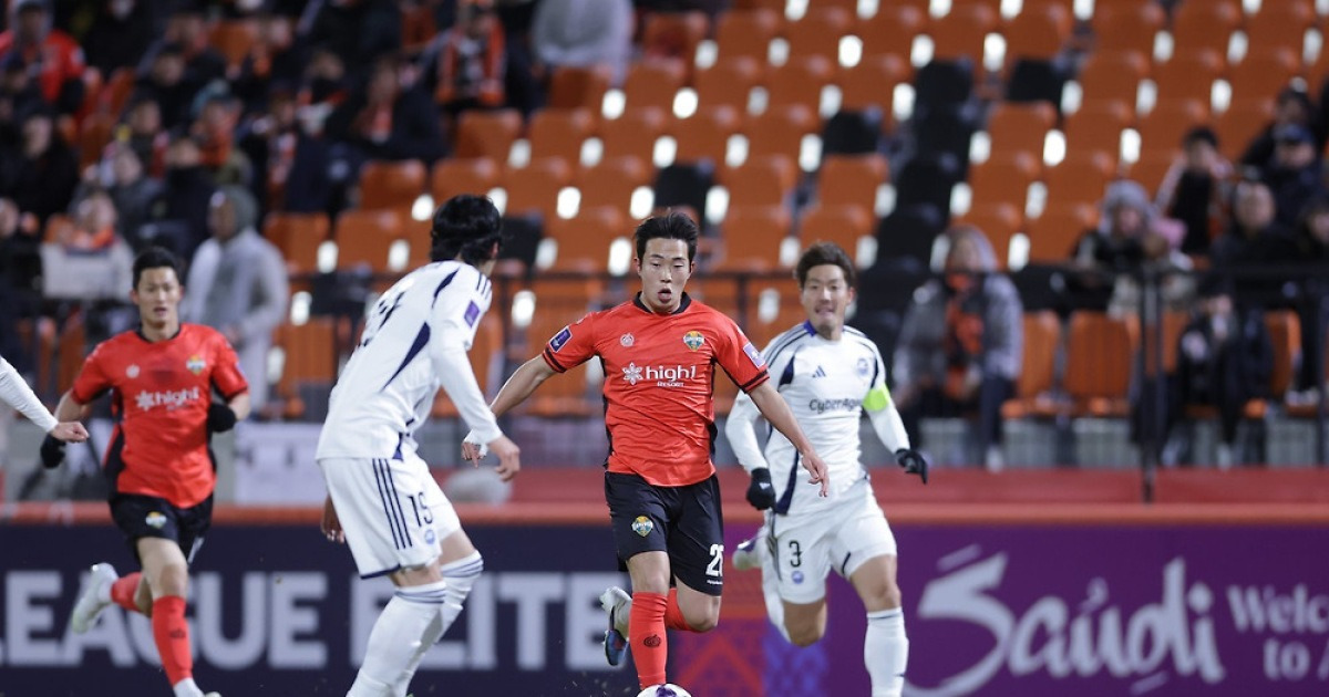 강원의 불굴의 투혼, 마치다와 0-0 무승부