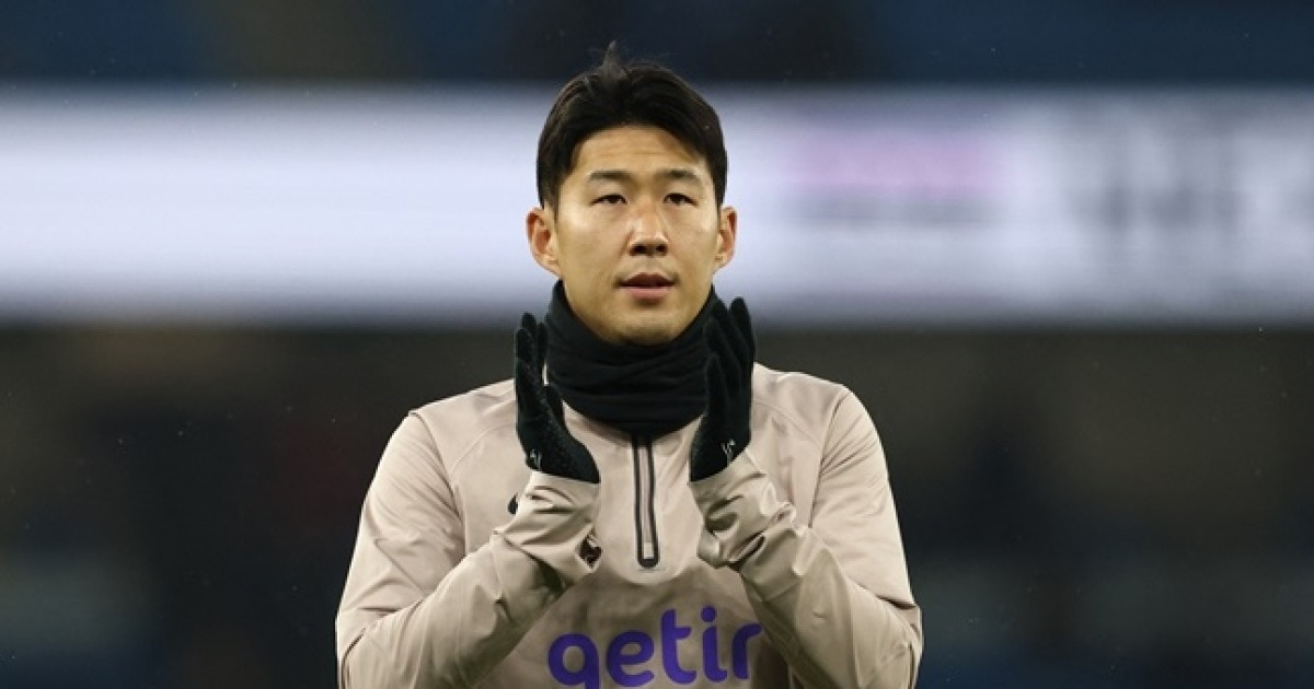 '손흥민 없는' 토트넘 처참한 몰락... 팬들 '나치 경례' 쇼크에 UEFA 벌금 폭탄+징계까지