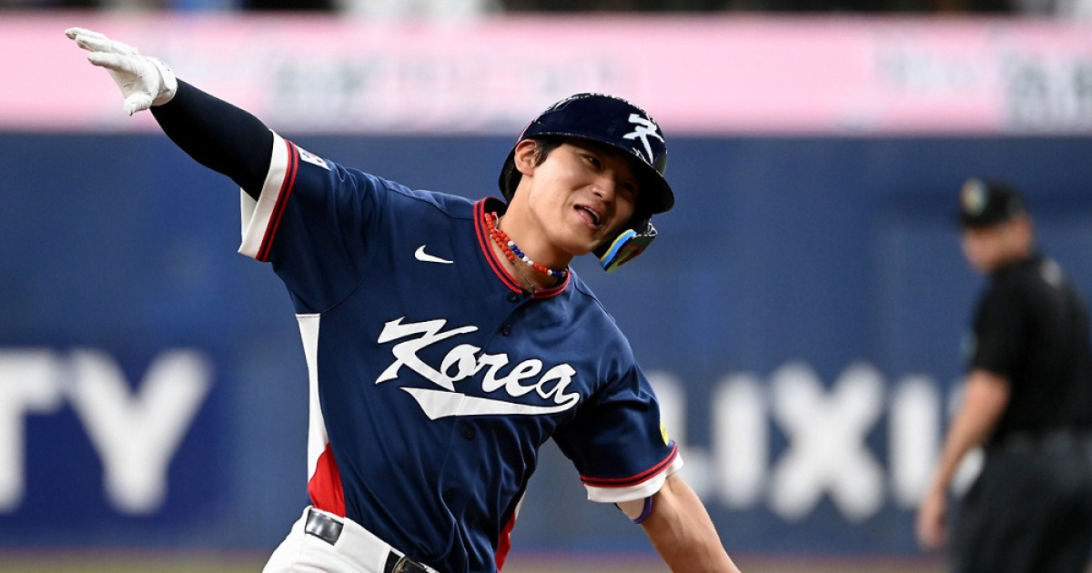한국 대표팀, 연습경기서 비행기 세리머니로 결승 행진 예고