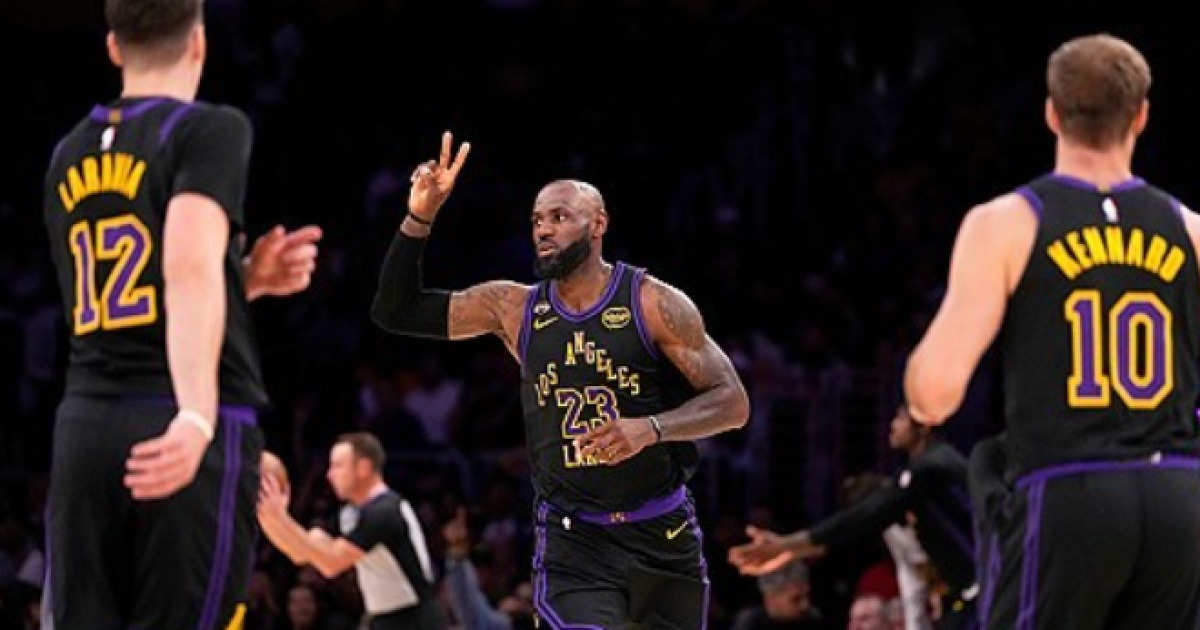 '킹' 르브론, 또 하나의 역사까지 단 3개…덴버전서 터질까