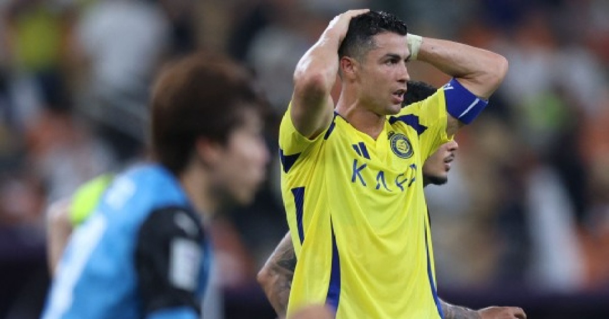 호날두, 햄스트링 부상으로 그라운드 떠나...월드컵 출전은?