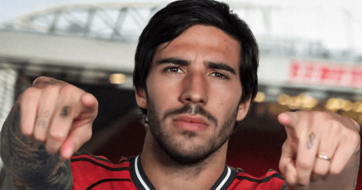 맨유, 카세미루 빈자리 메우기 위해 거액 예산 투입... 3명 영입 고려