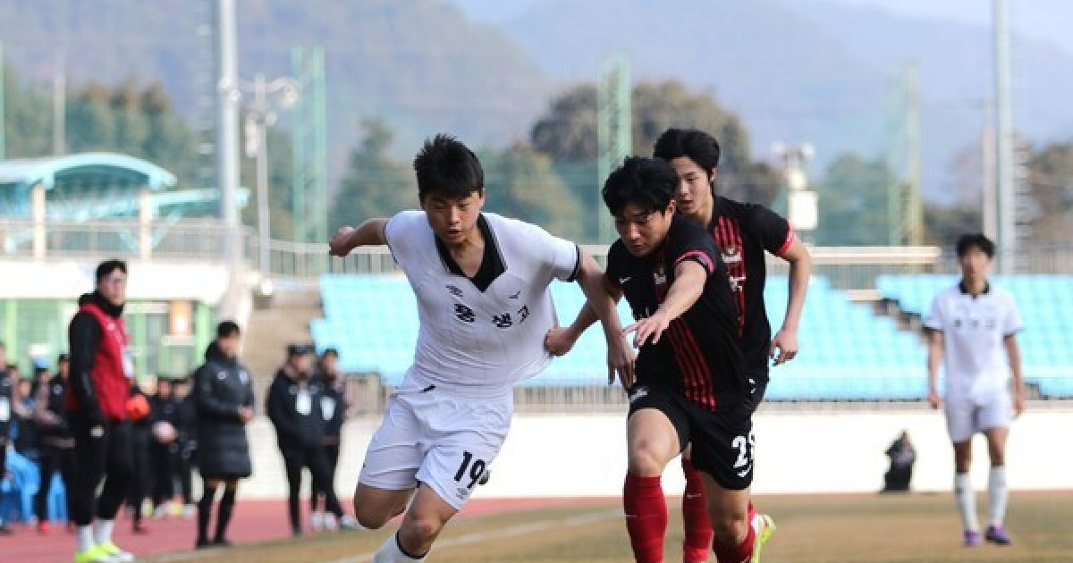 신예작가 백수경, '드림팀'으로 축구와 청춘의 꿈을 담다